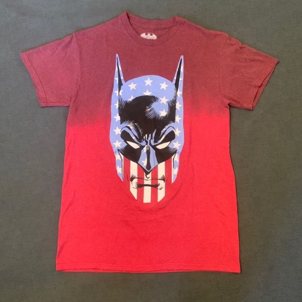 Patriotic Batman Red Ombré T-Shirt Men's Size Small American Flag Short Sleeve